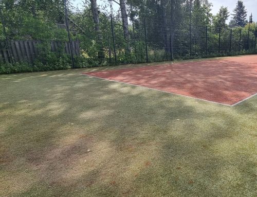 Vanhan tekonurmikentän huolto